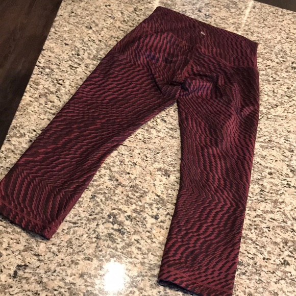 Lululemon crops - Picture 3 of 3